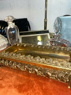 Vintage *Gold Gilt Hollywood Regency  Ornate TISSUE HOLDER Cover Antique LEAVES